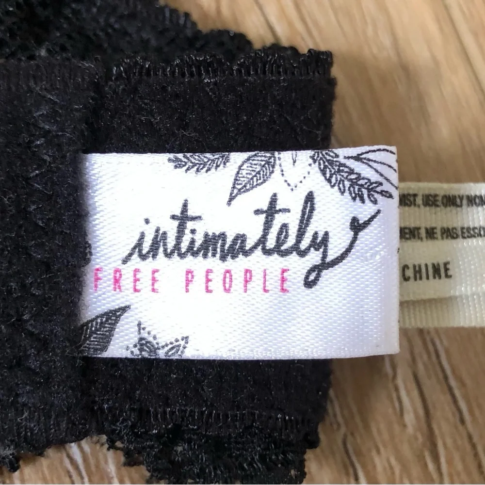 Free People Intimately Black Underwire Lace Bra Size 32‎ C